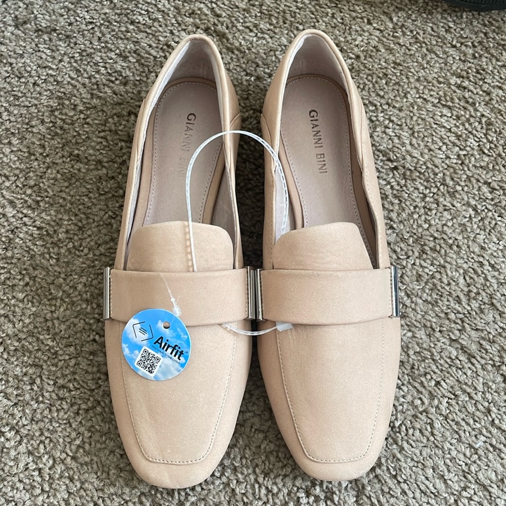 NWT Gianni Bini Tan Loafers Size 7